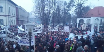 Miting la Complexul Energetic: „Ponta-i mitoman, n-are sânge de oltean”
